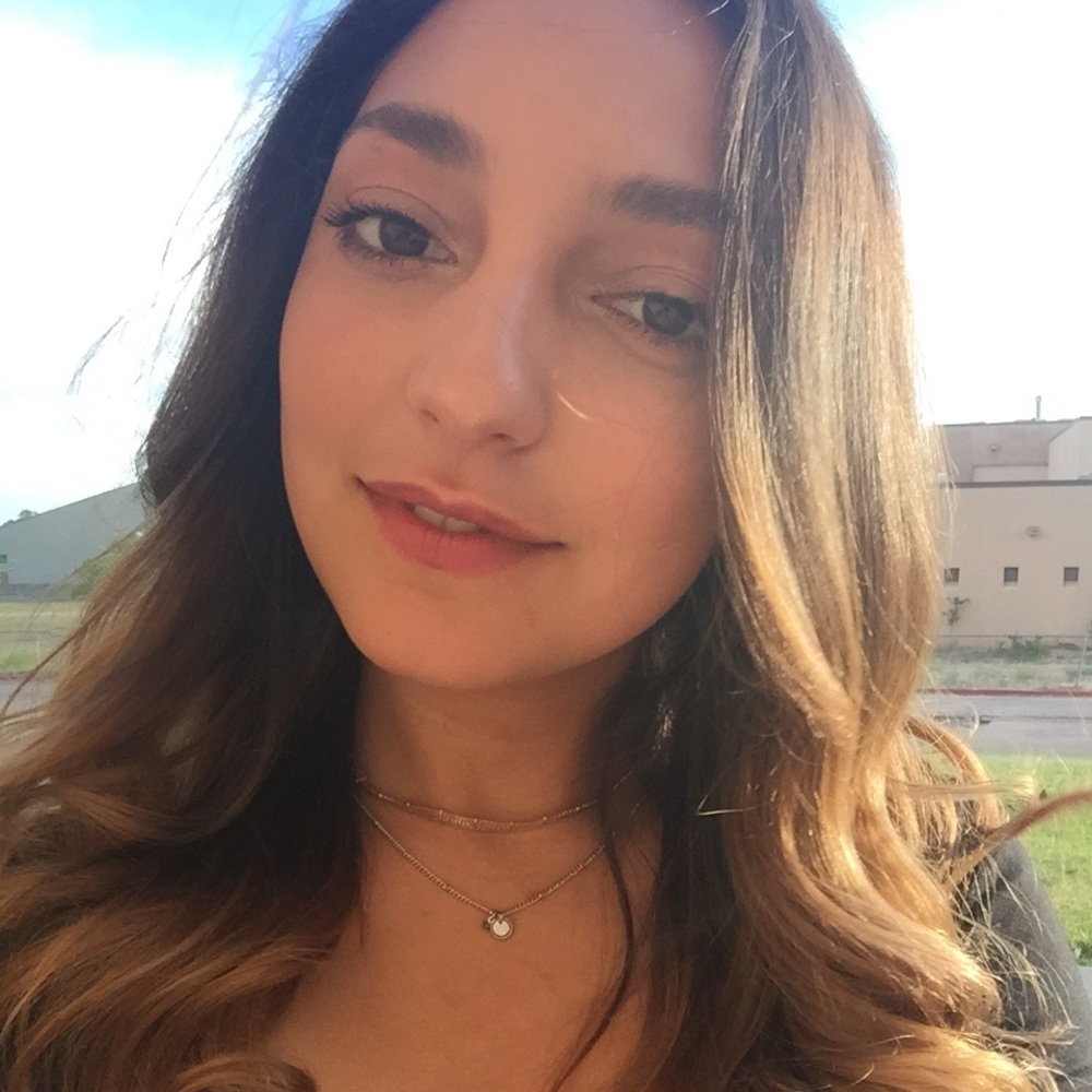 Meet your Posher, Lia